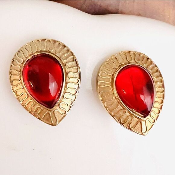 Vintage Galleria Gripoix Glass Earrings Cabochon Clip On Red Gold Teardrop 4621 - Picture 1 of 12